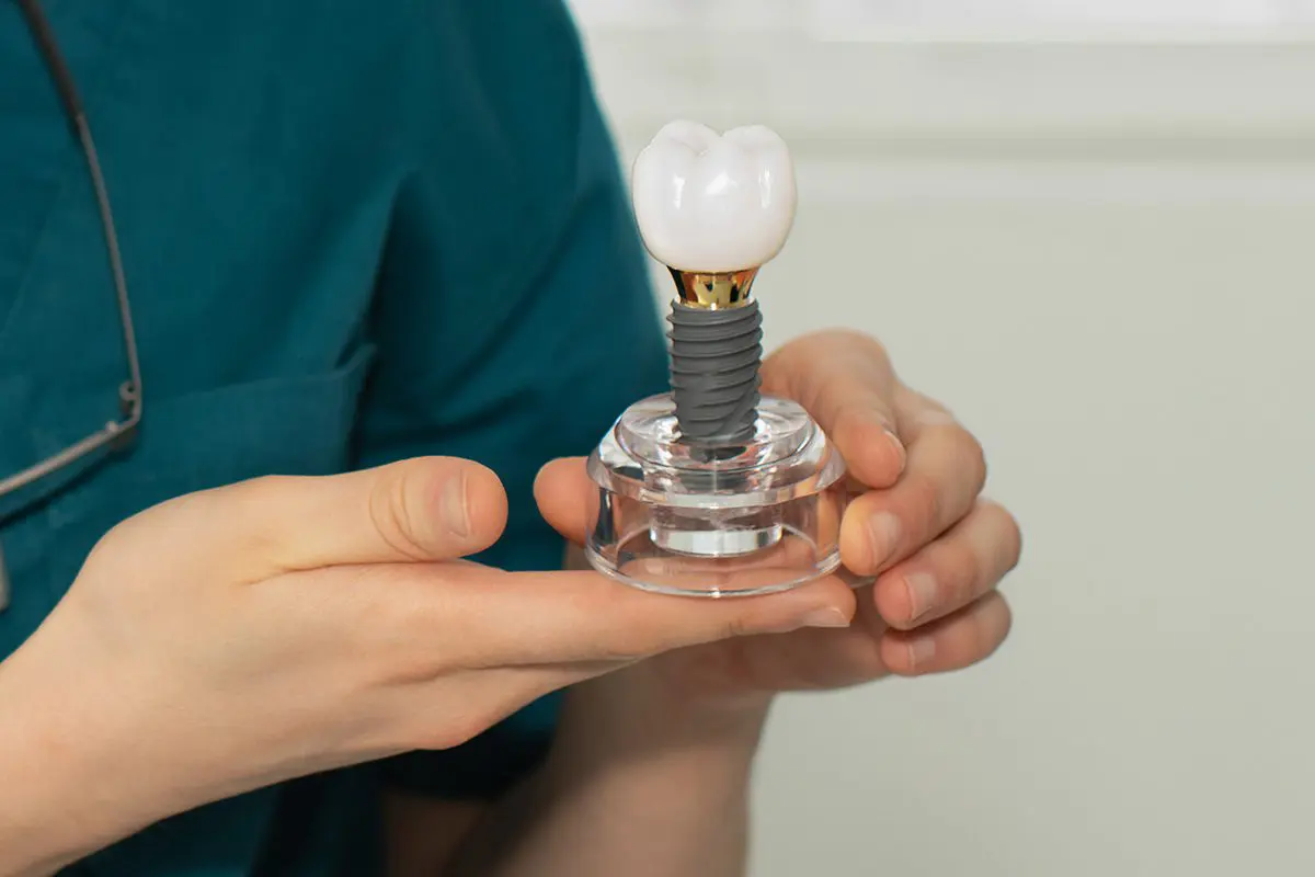 4dentist-holding-a-dental-implant-in-his-hands-2024-12-04-10-01-33-utc
